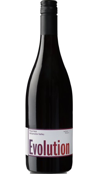 Bottle of Sokol Blosser Evolution Pinot Noir 2019 wine 750 ml